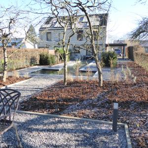 jardin et bassin à Céroux-Mousty